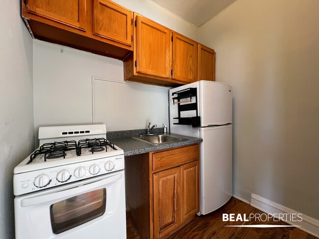 Building Photo - 4614 N Paulina St