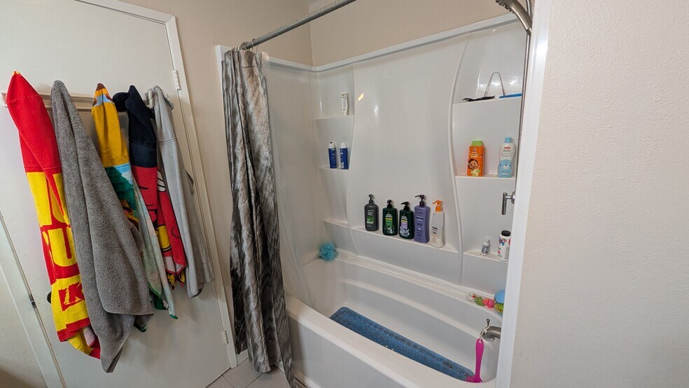 Building Photo - 25432 Esrose Ct