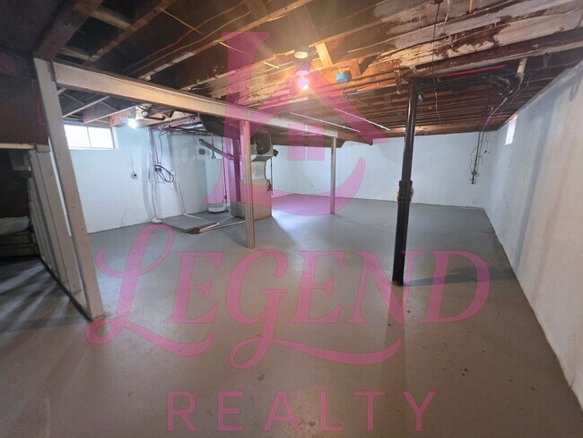 Building Photo - Cozy 2 Bedroom 1 Bathroom Home!