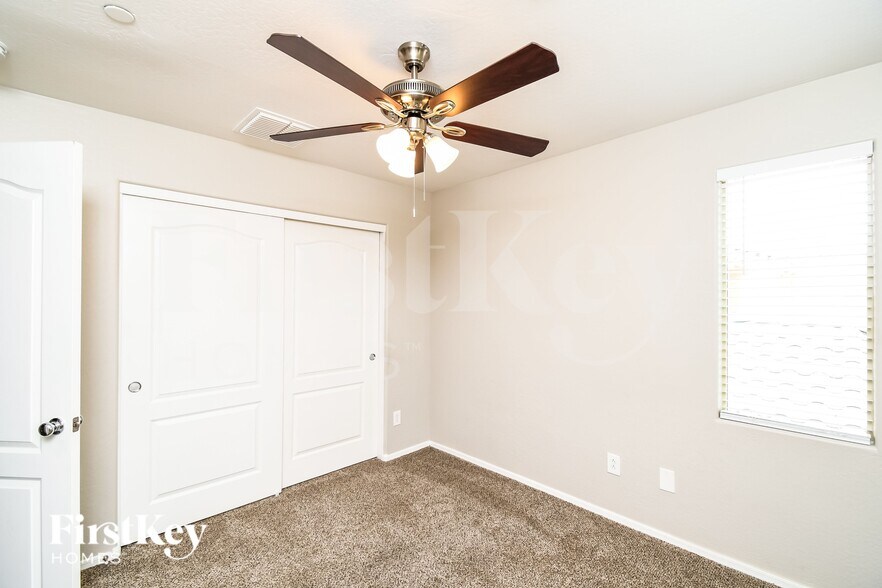 Building Photo - 3531 E Erie St