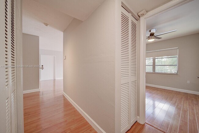 Building Photo - 13872 SW 90th Ave