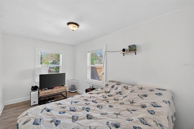 Building Photo - 4324 16th Ave S