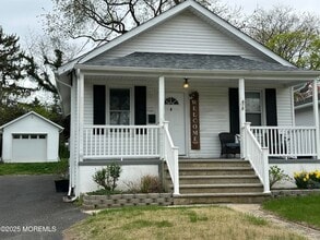 Building Photo - 678 Buttonwood Ave