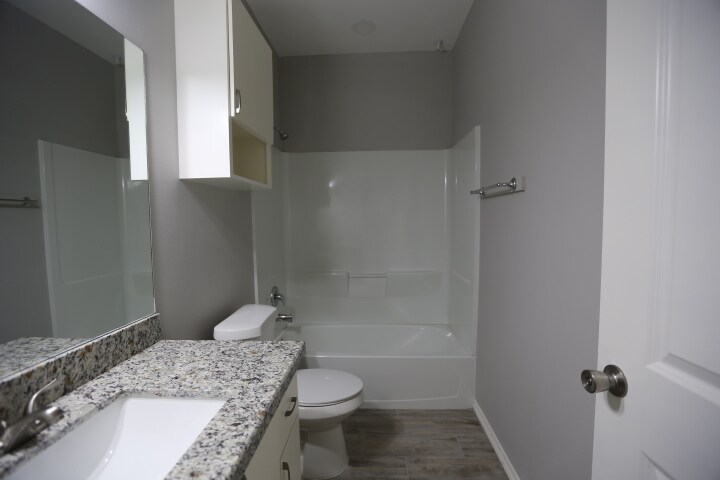 Building Photo - 1402 W Heritage Dr