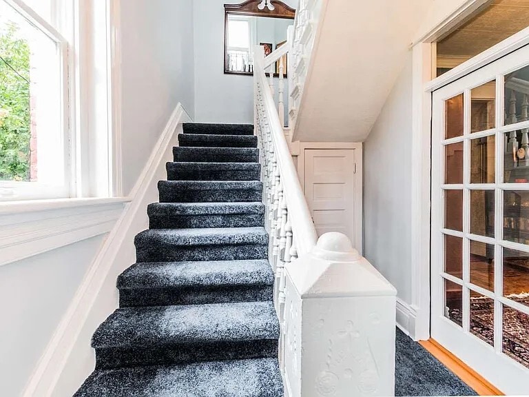 Upstairs Entrance - 1338 College St