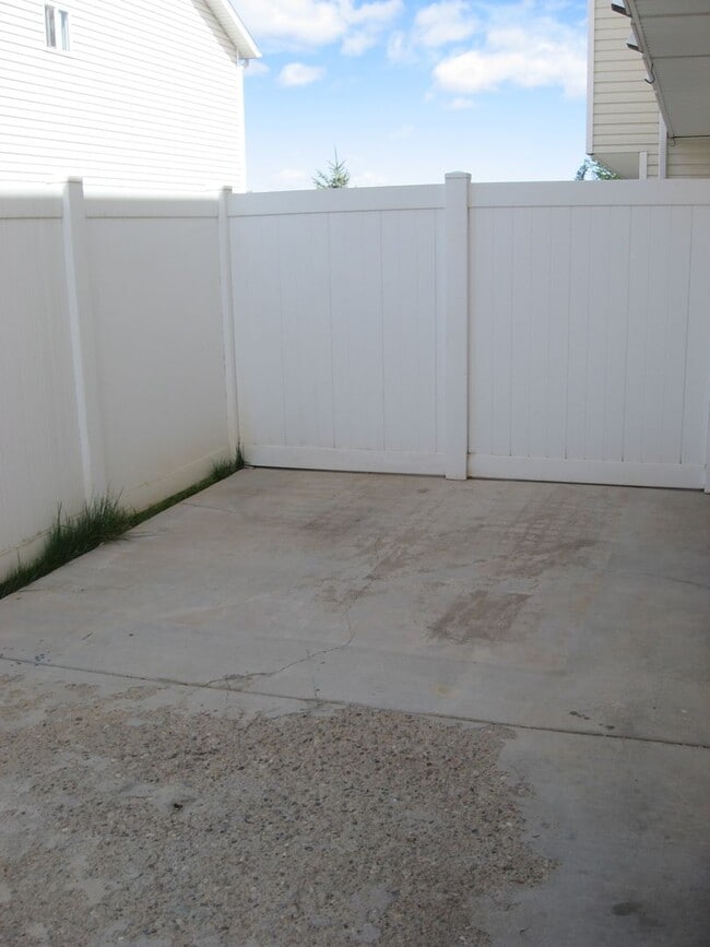 Building Photo - Cozy, Affordable Condo