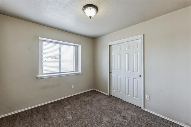 Building Photo - 1009 Gentry Dr