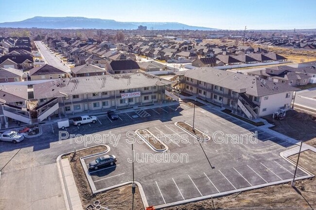 Building Photo - 658 Brookwillow Dr