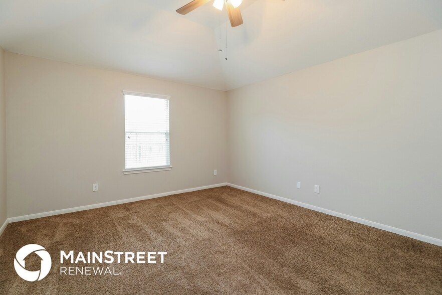 Building Photo - 17239 Glen Oaks Dr