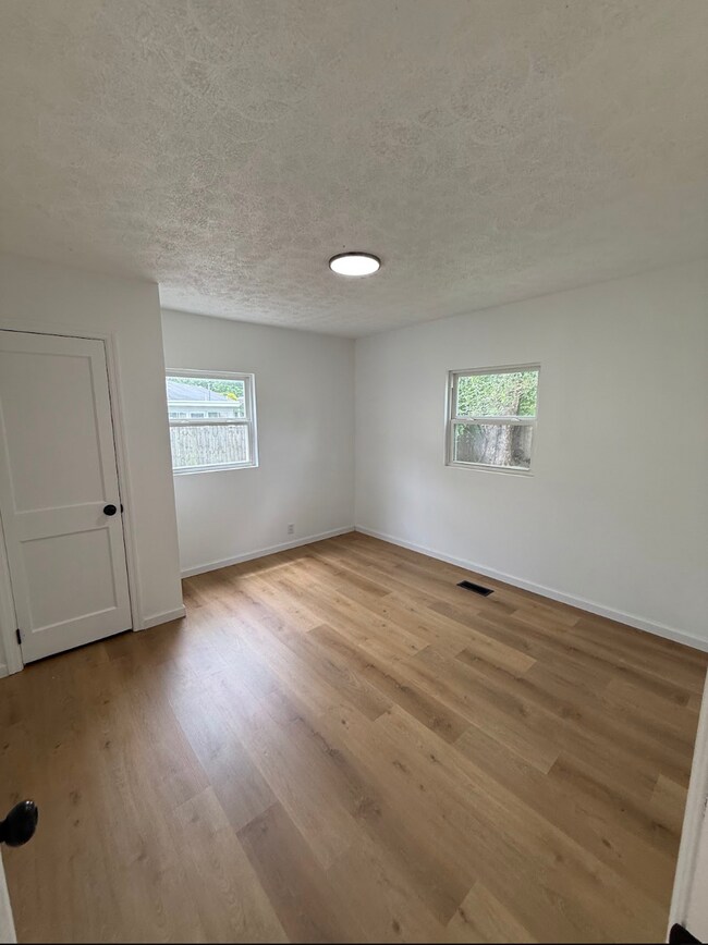Building Photo - 608 Schuyler Dr