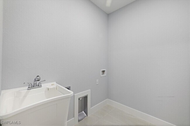 Building Photo - 3209 39th St SW
