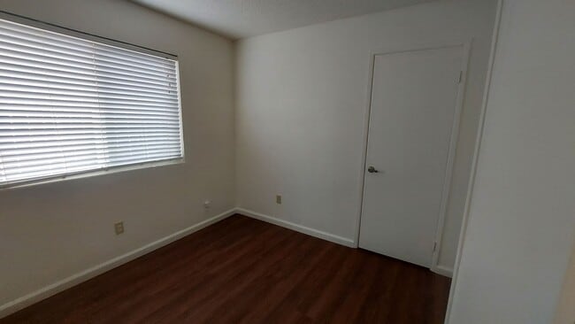 Building Photo - Spacious 4 bedroom, 3 bath home Tri-level in the Scottsdale East Area between Florin Rd and Gerbe...