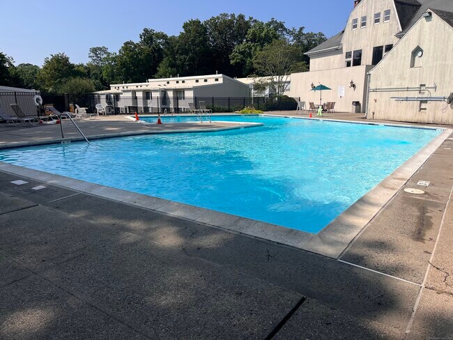 Building Photo - 2 Cook Close