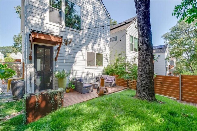 Building Photo - 3207 Aldwyche Dr