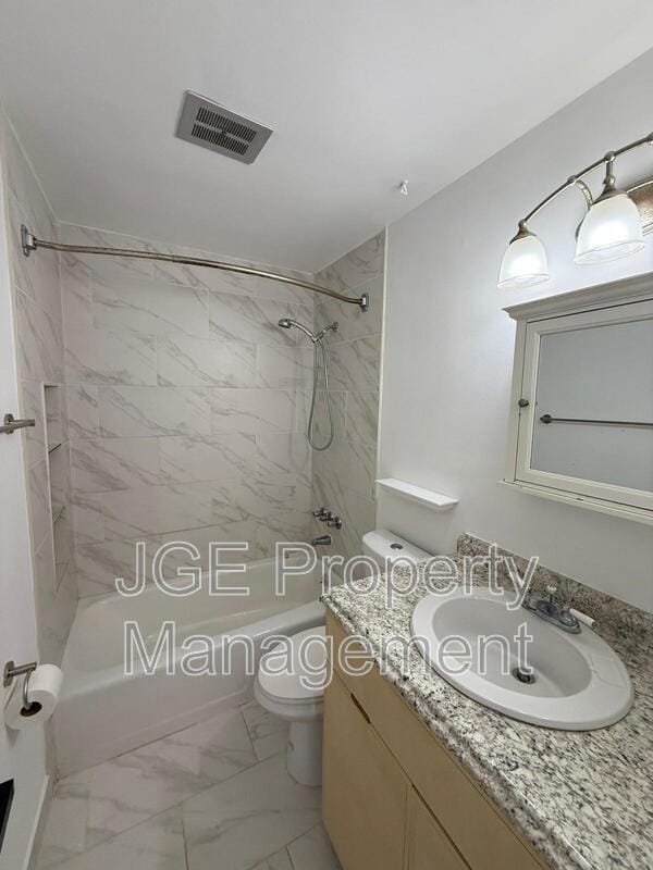 Building Photo - 810 Lake Shore Dr