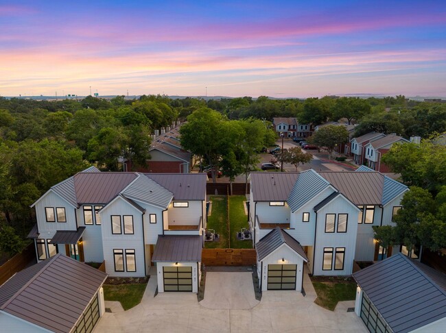 Building Photo - Valley View Villas