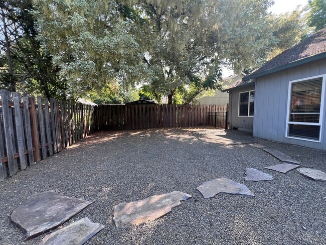 Building Photo - 17027 SW Lynnly Way