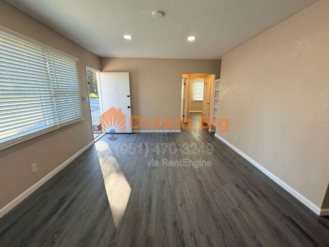 Building Photo - 1365 Stillman Ave