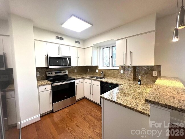 Building Photo - 2441 Vail Ave