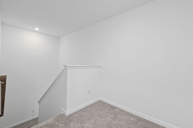 Building Photo - 2730 Harrison Dr
