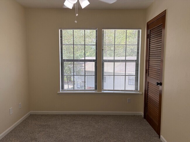 Building Photo - 807 Timbers Ct
