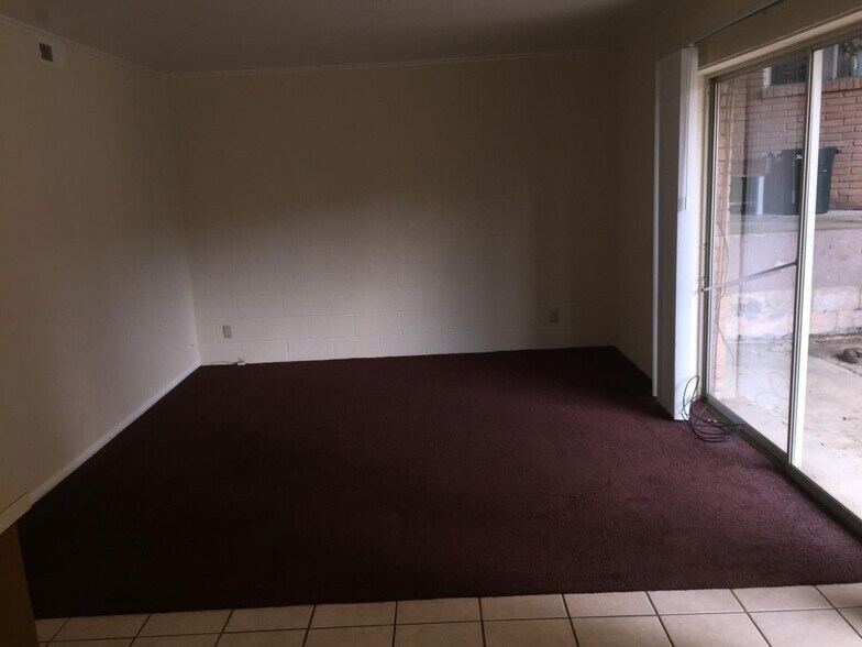 Building Photo - 1611 Riverside Dr