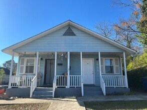 Building Photo - Fully Renovated Apartment Duplex Located in the Heart of Edgewood - 2227B