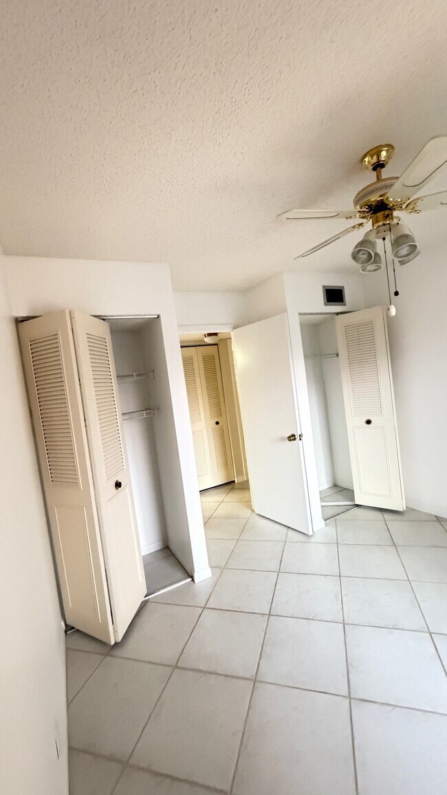 Building Photo - 802 Sky Pine Way