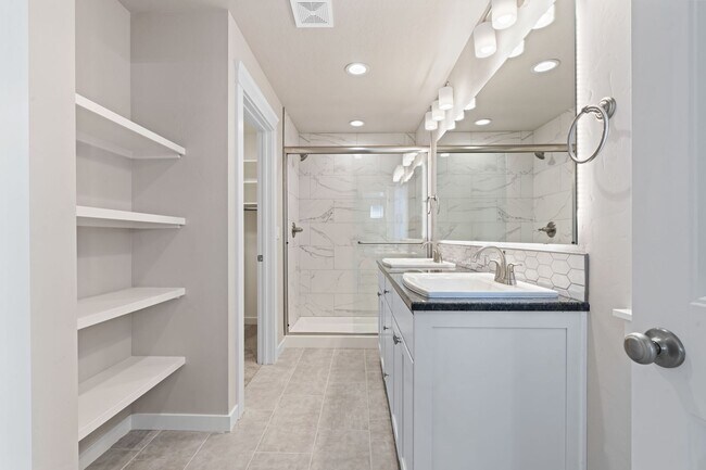 Building Photo - GORGEOUS 3bd/2.5ba Payette Duplex w/Modern construction, pristine condition, and ready for you!