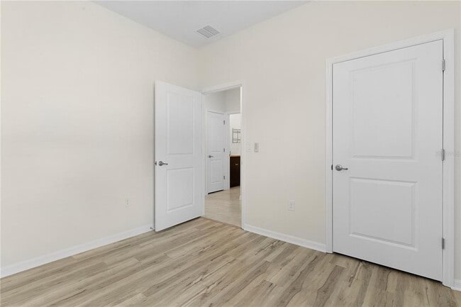 Building Photo - 5420 Sunshine Dr