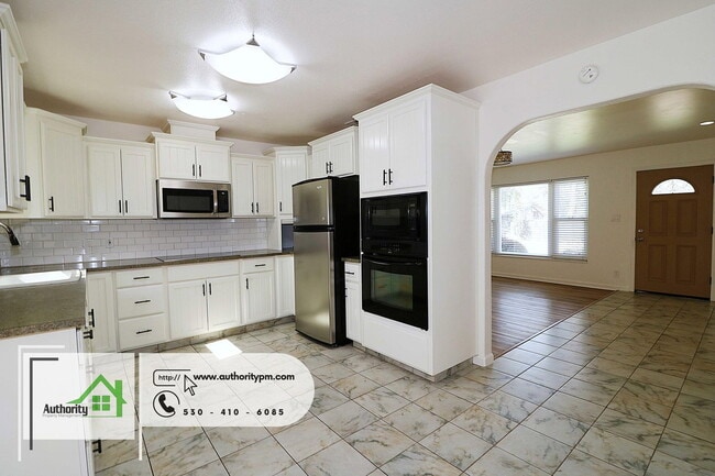 Building Photo - 2061 Jewell Ln