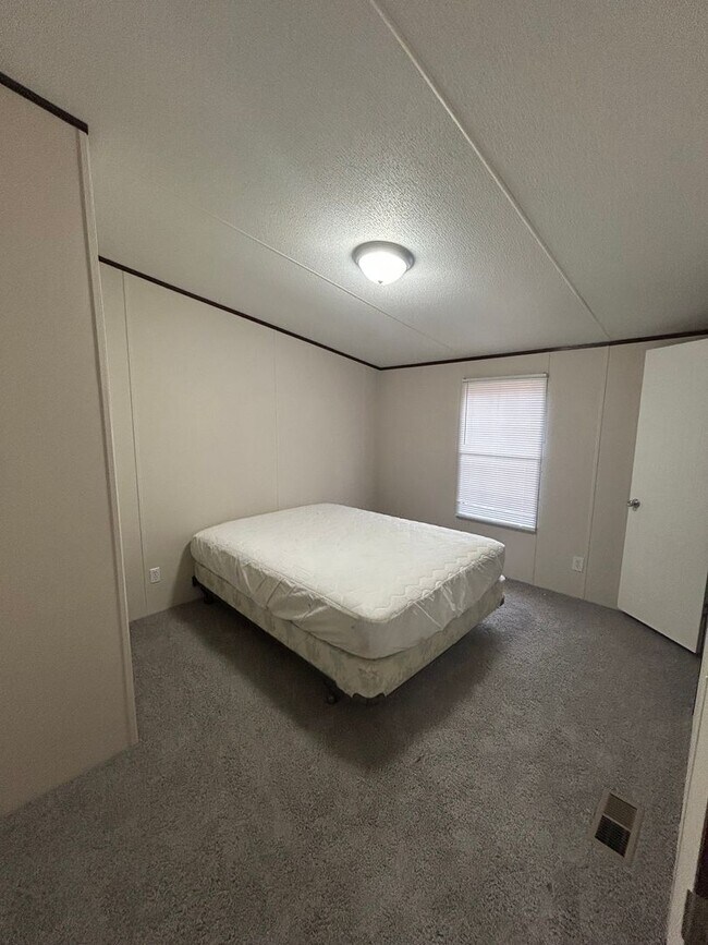 Building Photo - For Rent - Madison Co.-Comer, GA-New Hope Church Road-FURNISHED-4bedroom and 2bathroom-Right off ...