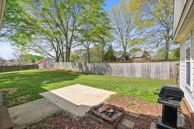 Building Photo - 401 Clear Creek View