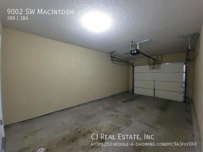 Building Photo - 9002 SW MacIntosh-