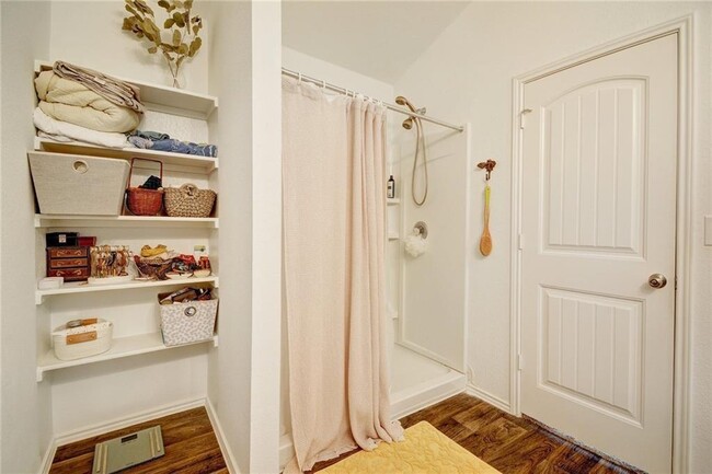 Building Photo - 3514 Batson Dr