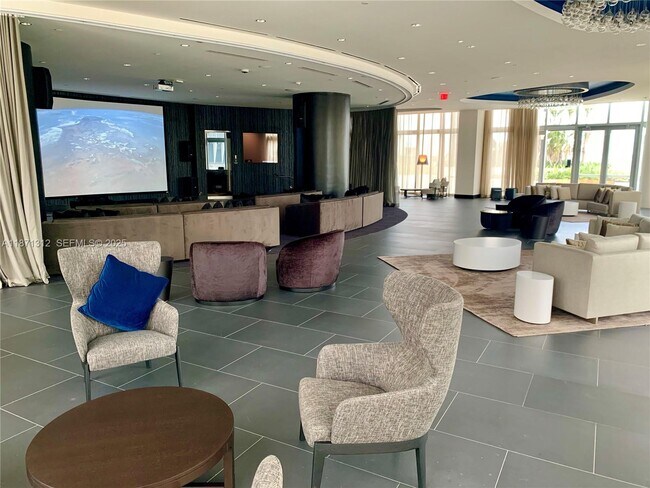 Building Photo - 851 NE 1st Ave