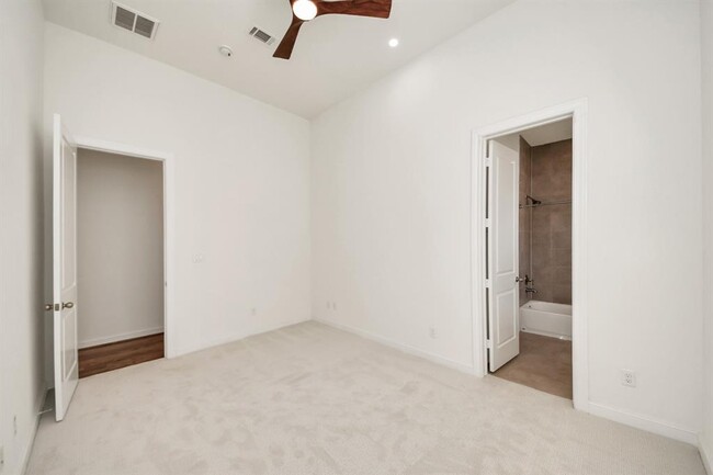 Building Photo - 5809 Kiam St