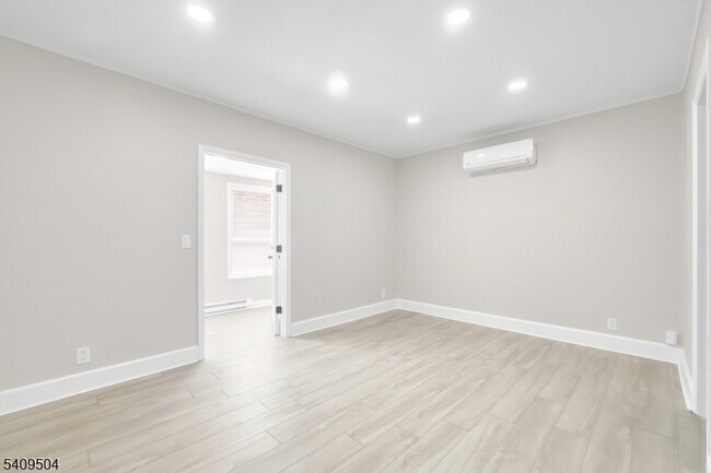 Building Photo - 36 Cortlandt Pl