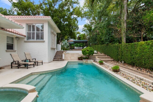 Building Photo - Luxury Rental Available