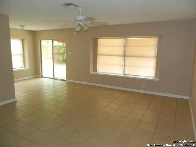 Building Photo - 1078 Honey Tree St