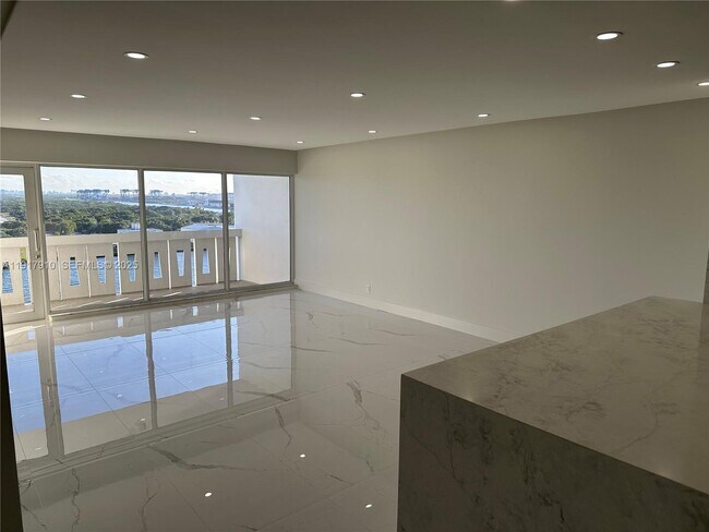 Building Photo - 2100 S Ocean Dr