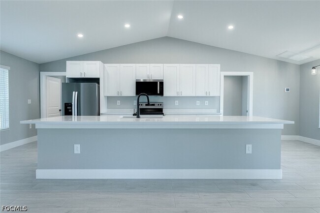 Building Photo - 402 NE 31st Terrace