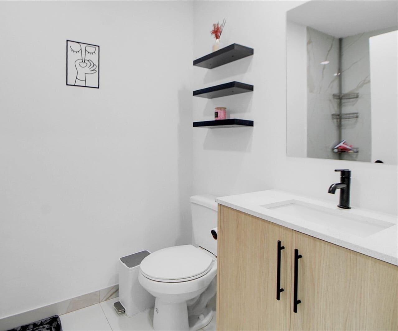 Building Photo - 320 NW 13th Ct