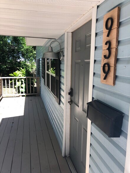 Building Photo - 939 E Bella Vista St