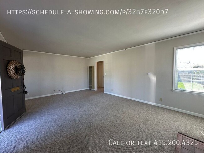 Building Photo - Spacious Two Bedroom Home In North Salinas