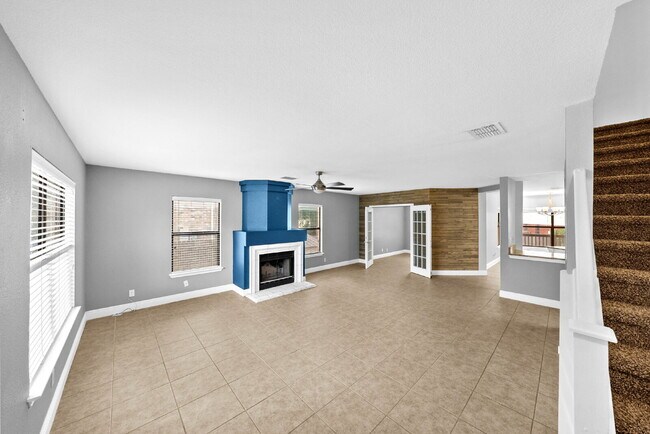 Building Photo - Spacious & Thoughtfully Updated 4-Bedroom ...
