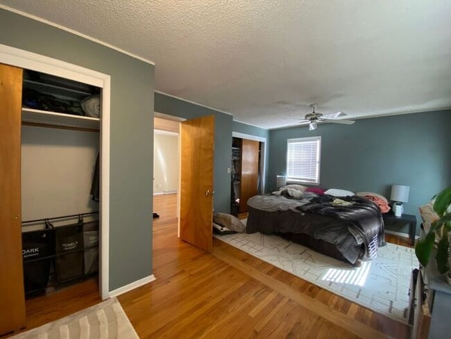 Building Photo - $1,850 | 2 Bedroom, 1.5 Bathroom Single Fa...