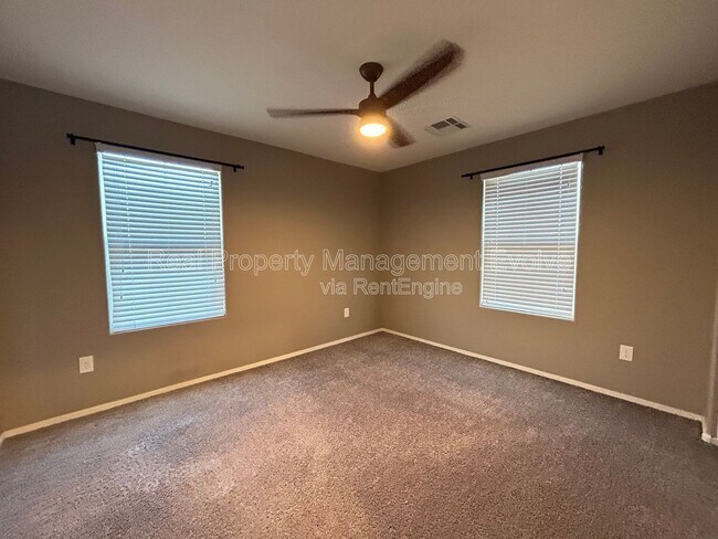 Building Photo - 2329 E Hidalgo Ave