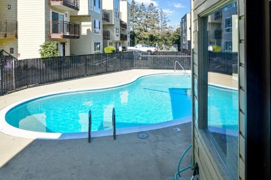 Building Photo - 5842 NE 75th St