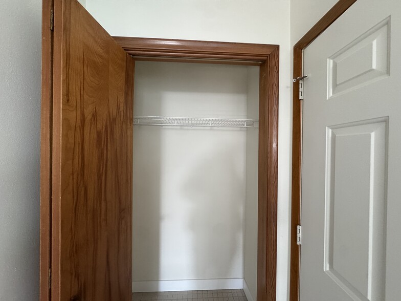 Building Photo - 712 10th St W